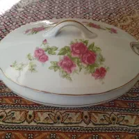 ظروف گل سرخی قدیمی