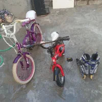 دوعدد دوچرخه ویک عدد اسکیت چرخدار
