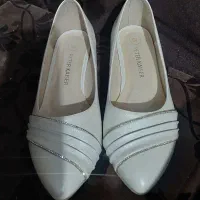 وسایل عقد عروسی روسریکفش سفید قرآن دسته گل عروس