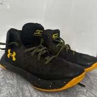 کفش بسکتبالی آندرآرمور سایز ۳۷/۵