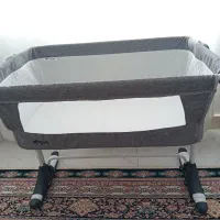 تخت کنارمادر