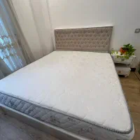 تخت‌خواب دو‌نفره با پایه فلزی، همراه تشک Royal