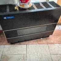 میز 6نفره نو، بخاری ارج و ۷ تاصندلی اداری