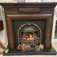 شومینه طرح کلاسیک با عمق پهن مناسب بعنوان کنسول