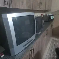 تلوزیون قدیمی و کامپوتر قدیمی|سیستم صوتی خانگی|فسا, |دیوار