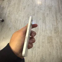 آیفون ۱۶ نرمال ۱۲۸ سفید باتری ۱۰۰ شرکتی ۹ بارشارژ|موبایل|تهران, عباس‌آباد|دیوار