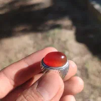 انگشتر عقیق کهنه طوق دار شن دار