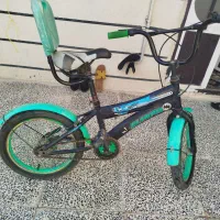 دو عدد دوچرخه ۱۶ و ۱۲