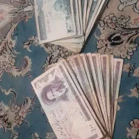 اسکناس قدیمی۱۰۰ریالی و۲۰۰ریالی