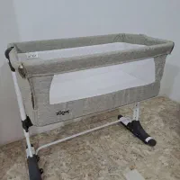 تخت کنار مادر زویی