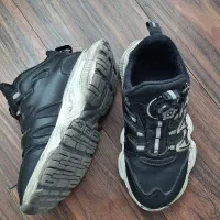 لباس‌های پسرونه کت ضخیم و چکمه و کتونی|کفش و لباس بچه|تهران, صادقیه|دیوار