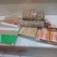 تعداد چندین جفت جوراب زنانه به فروش میرسد.