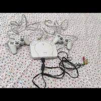 پلی‌استیشن 1 دیسک‌دار سونی با دو دسته تمیز