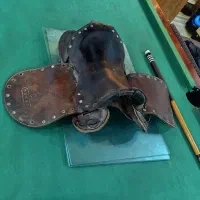 یک عدد زین اصل چرمی