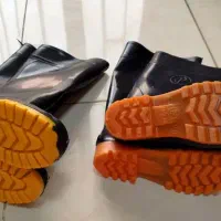 لباس و چکمه کار