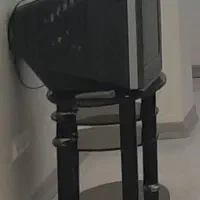 میز تلویزیون و تلویزیون