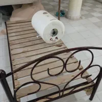 فروش تخت یک نفره و یک عدد آبگرمکن خارجی