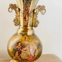 گلدان طلایی