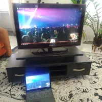 LCD  سامسونگ با میز