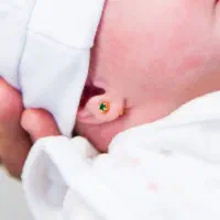 پیرسینگ  (سوراخ کردن گوش)|خدمات آرایشگری و زیبایی|قم, باغ شریفی|دیوار