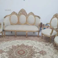 فروش  یک دست مبل سلطنتی  همراه با میز جلو