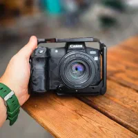 Canon EOS R + باتری گریپ BG-E22 + کیج SmallRig