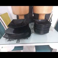 تعدادی ظروف مشکی