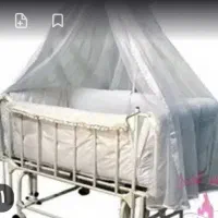 تخت کنار تخت مادر