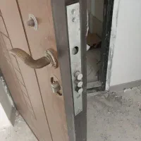 نصب دربهای چوبی وریگلاژدرب ضدسرقت وضدحریق|خدمات پیشه و مهارت|زنجان, |دیوار