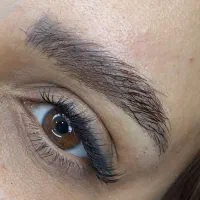 خدمات ناخن و مژه