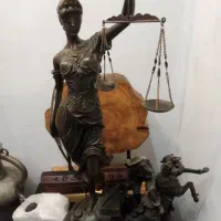 مجسمه برنز ترازوی عدالت