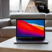Macbook M1 PROرم ۸ هارد ۵۱۲ و گرافیک ۸هسته ۱۳ اینچ