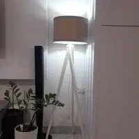 اباژورایستاده