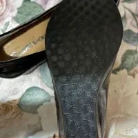 کفش نو|کیف، کفش، کمربند|مسجد سلیمان, |دیوار