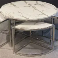 میز وسط پیتزایی