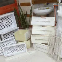 یخچال بدونه موتور وتعدادی وسایل داخل فریزرویخچال