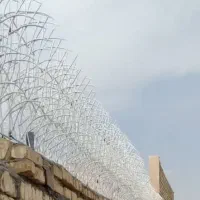 نرده حفاظ محافظ دیوار شاخ گوزنی دزدگیر|خدمات پیشه و مهارت|خمینی‌شهر, |دیوار