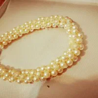 گردنبند و دستبند مروارید لطفاتوضیحات بخوانید