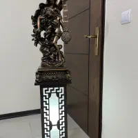 آباژورایستاده و مجسمه ساعت دار