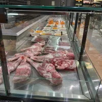 فروشنده قسمت پروتئین (قصابی)هایپر مارکت