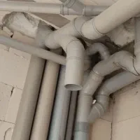 به چند لوله کش و شاگرد نیمه ماهر