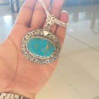 گردن اویز فیروزه|کلکسیون اشیاء عتیقه|مشهد, فرودگاه|دیوار