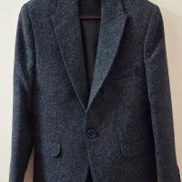 لباس‌های پسرونه کت ضخیم و چکمه و کتونی