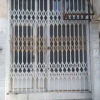 مغازه و انباری