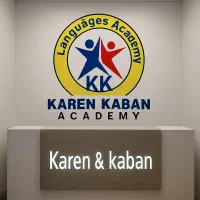 منشی آموزشگاه زبان