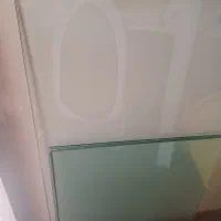 یک عددشیشه میزجلو مبلی و۲عددعسلی