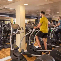 استخدام نیروی خدماتی