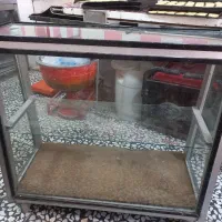 ویترین دو طبقه شیشه خور آلمنیومی