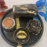 تعدادی جا شمعی . جا عودی