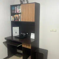 کتابخانه  میزتحریر وکامپیوتر